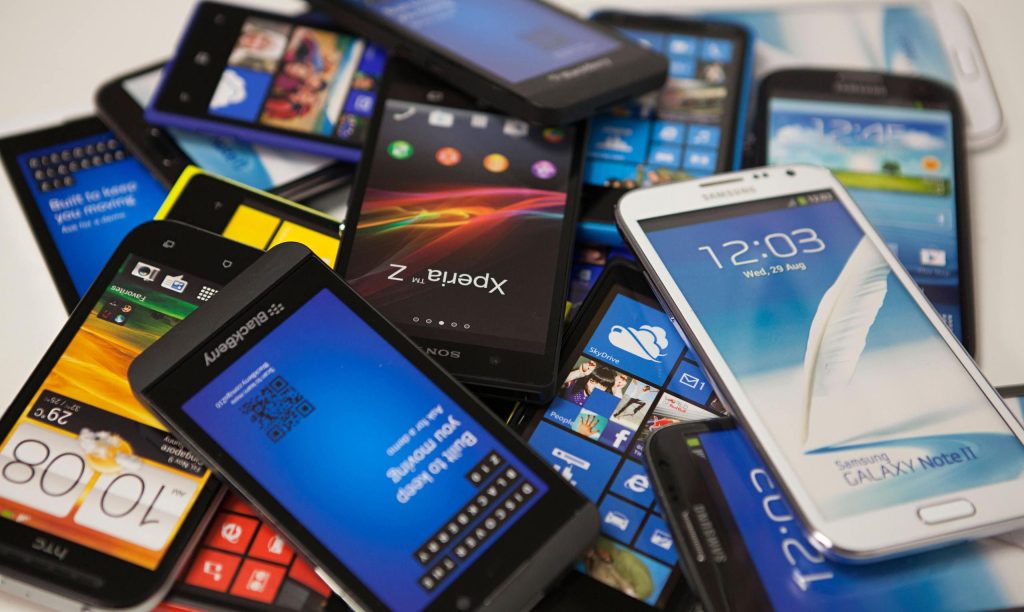 mejores móviles compactos de 2025